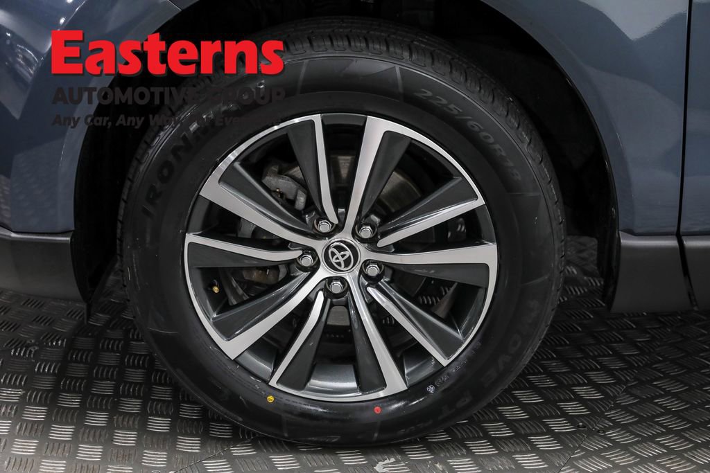 Used 2024 Toyota Venza LE image 30