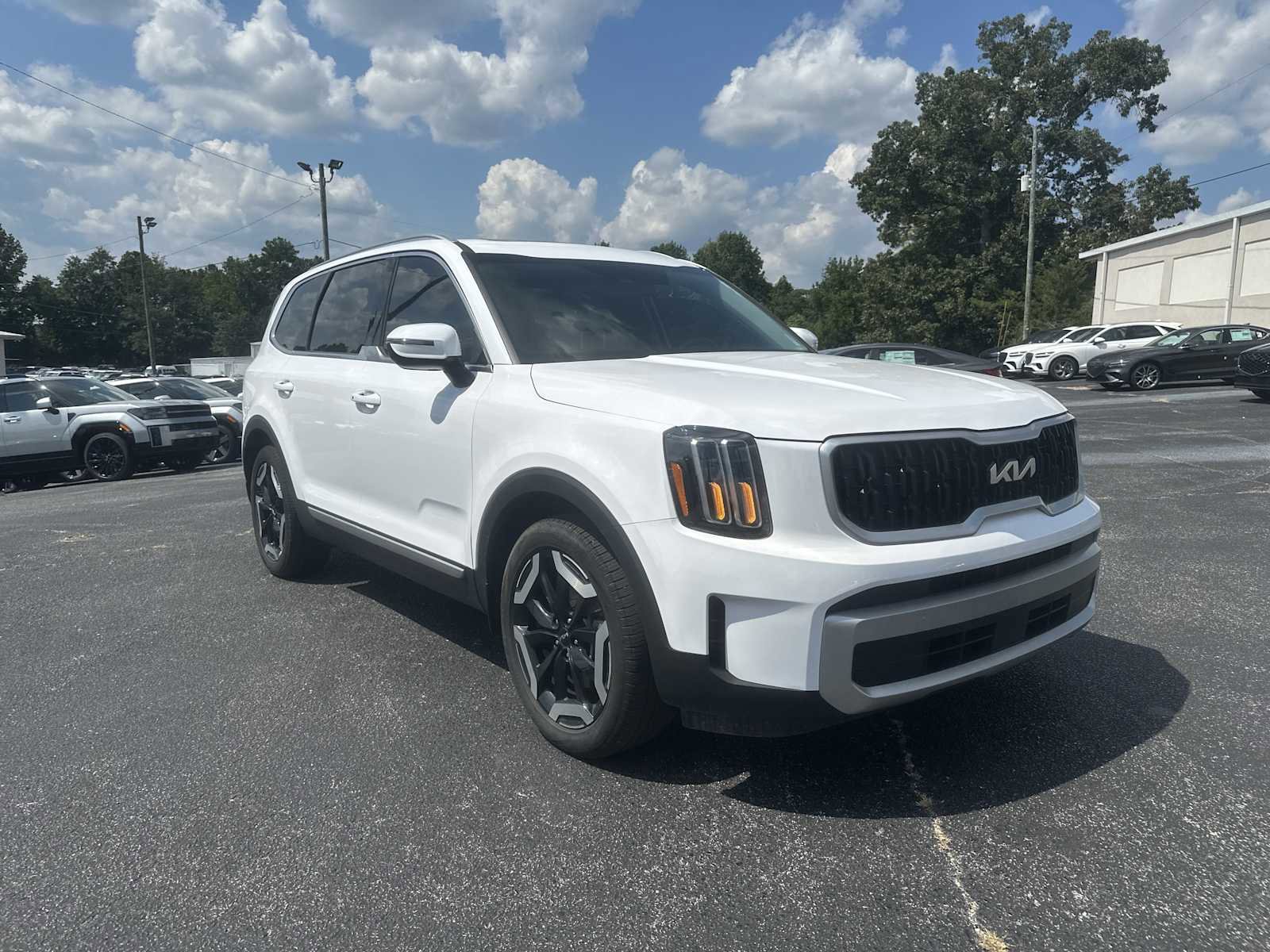 Used 2024 Kia Telluride EX image 1