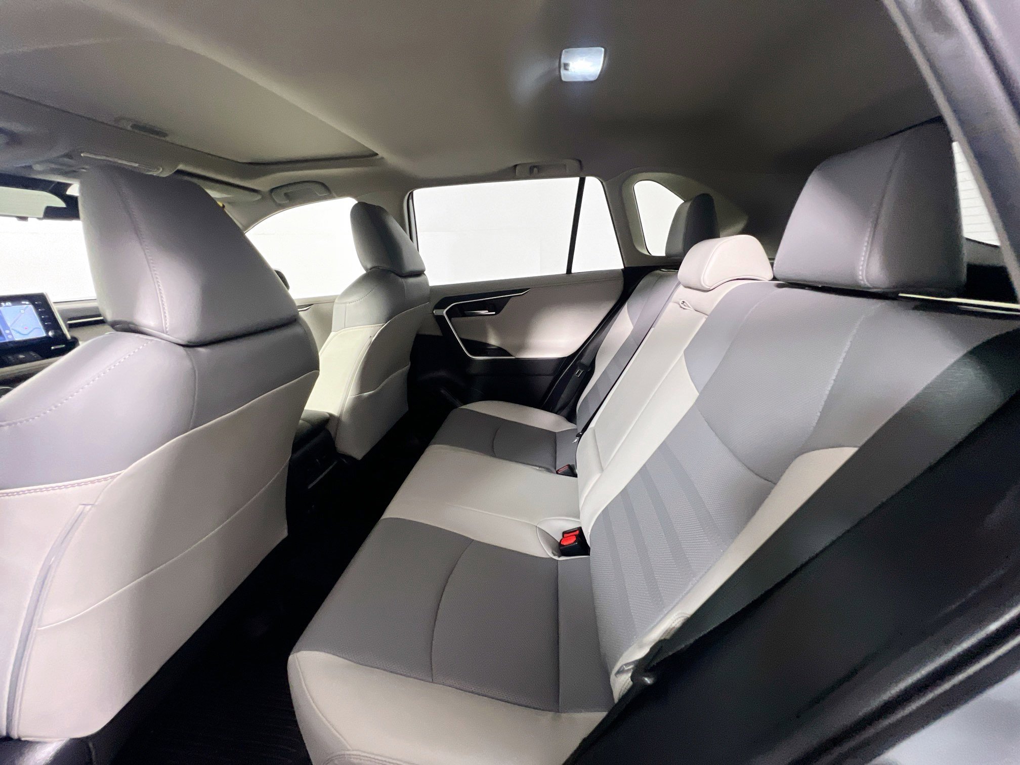 Used 2021 Toyota RAV4 Limited image 29