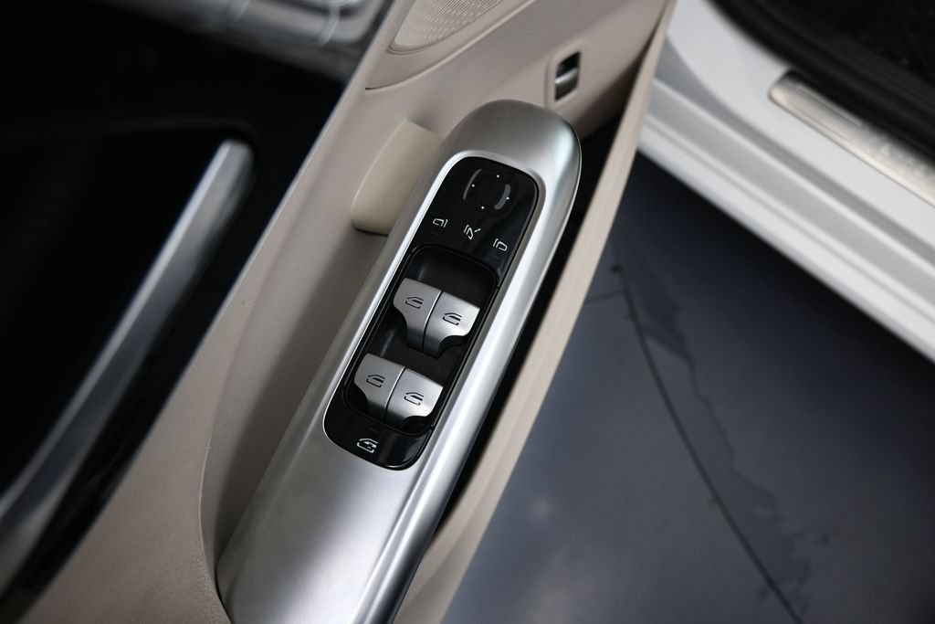 Used 2025 Mercedes-Benz C 300 Sedan image 15
