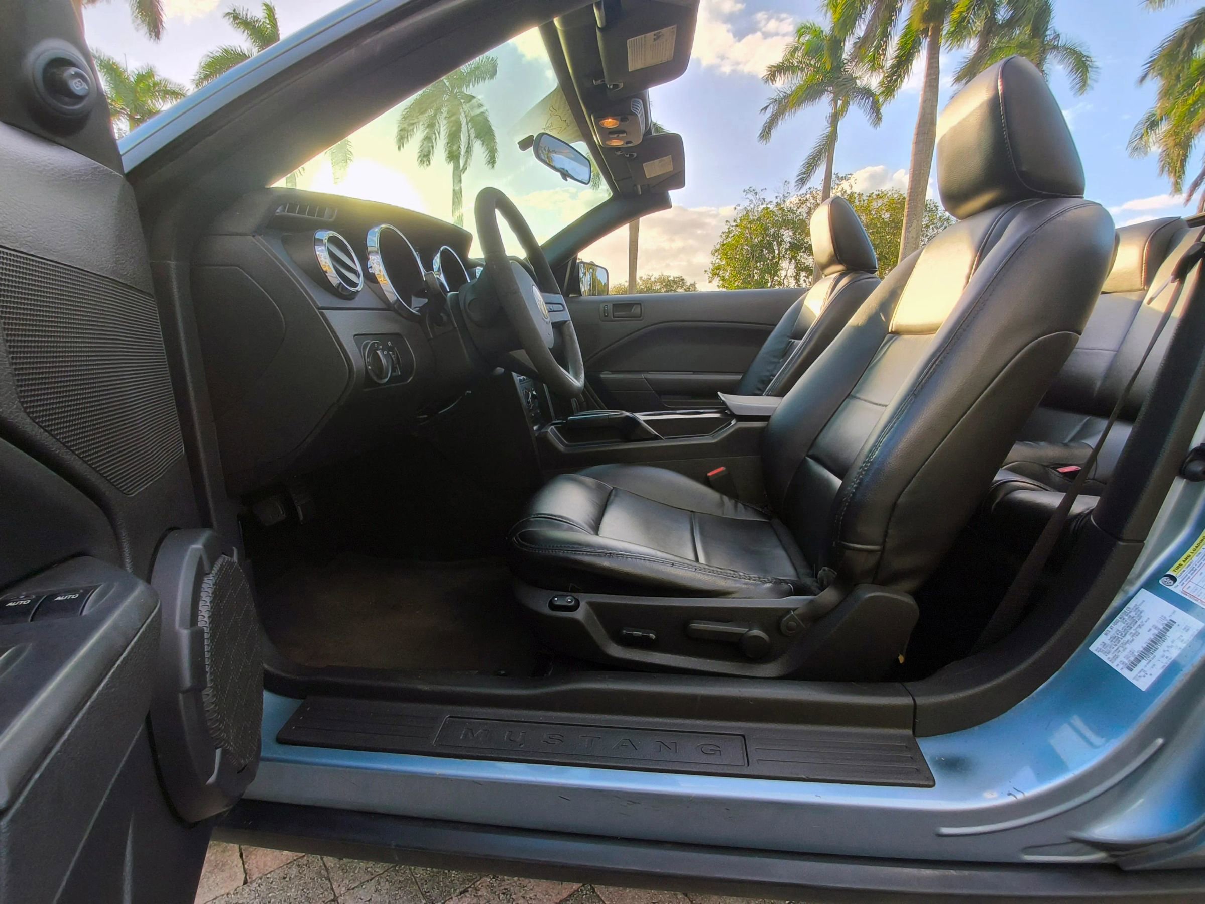 Used 2007 Ford Mustang Deluxe Convertible image 24