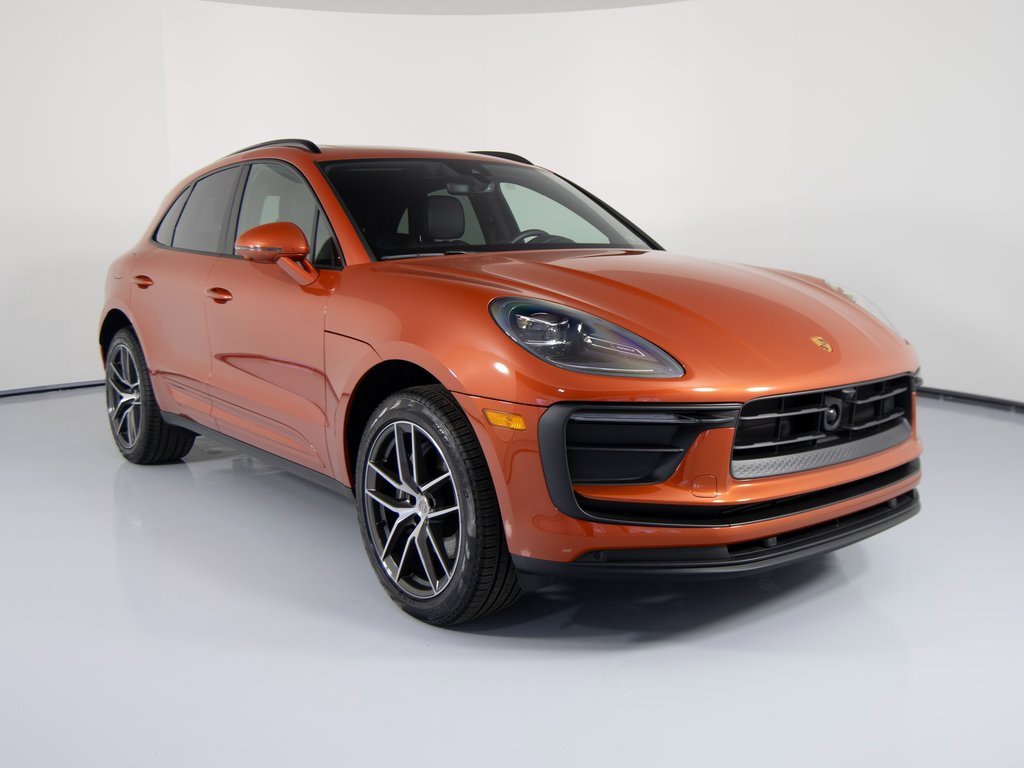 Certified 2025 Porsche Macan image 14