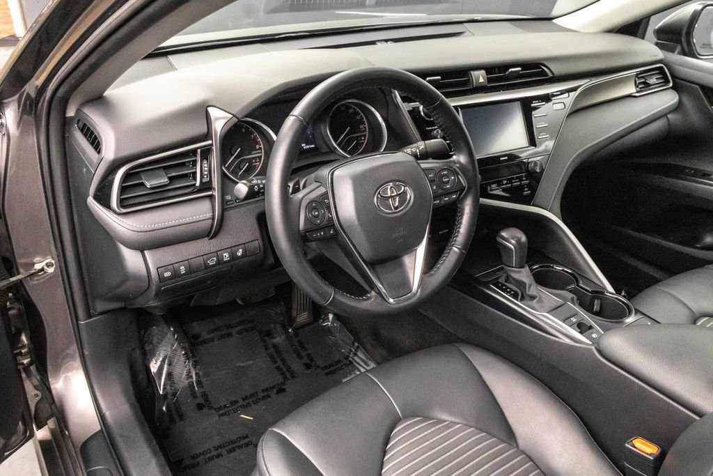 Used 2020 Toyota Camry SE w/ Moonroof Package image 5
