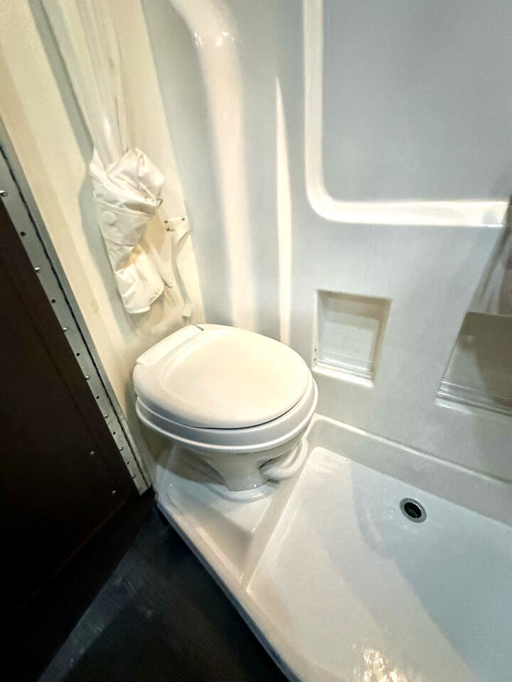 Used 2015 Mercedes-Benz Sprinter 3500 w/ Active Safety Plus Package image 39