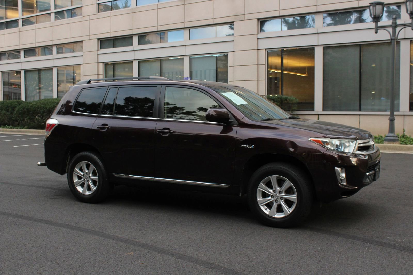 Used 2013 Toyota Highlander Hybrid AWD/4WD image 2