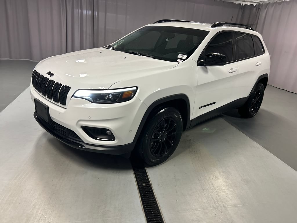 Used 2023 Jeep Cherokee Altitude Lux AWD/4WD image 3
