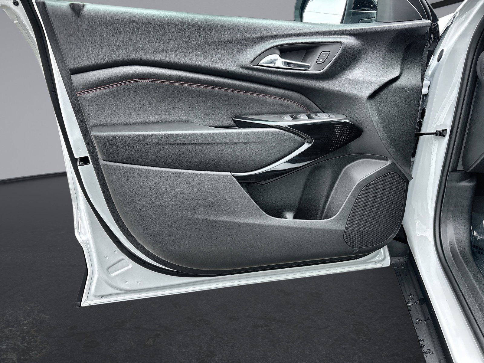 New 2026 Chevrolet Trax RS w/ Sunroof Package FWD image 22