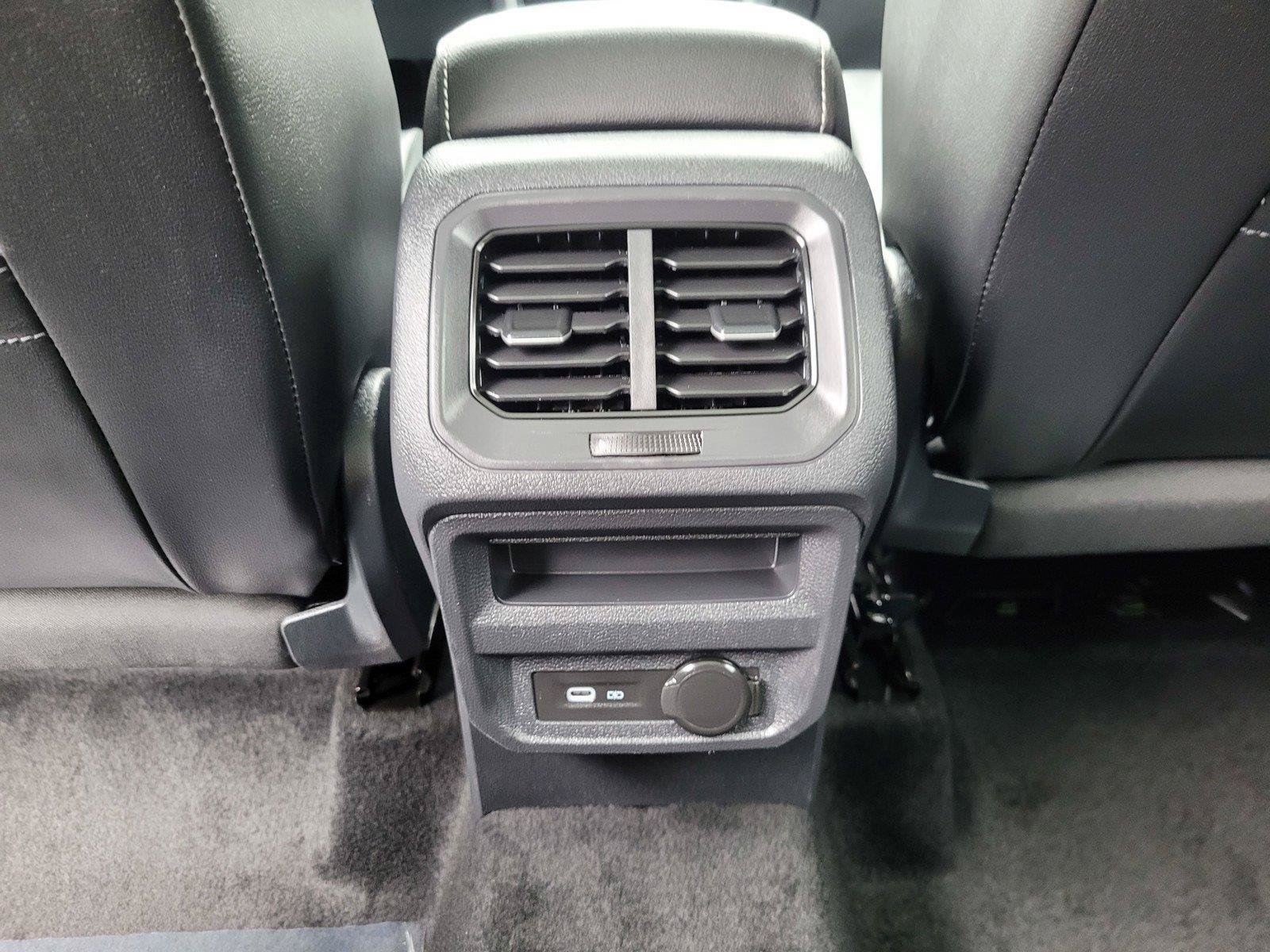 Certified 2024 Volkswagen Tiguan SE AWD/4WD image 17