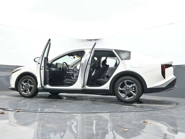 Used 2025 Kia K4 LXS image 69