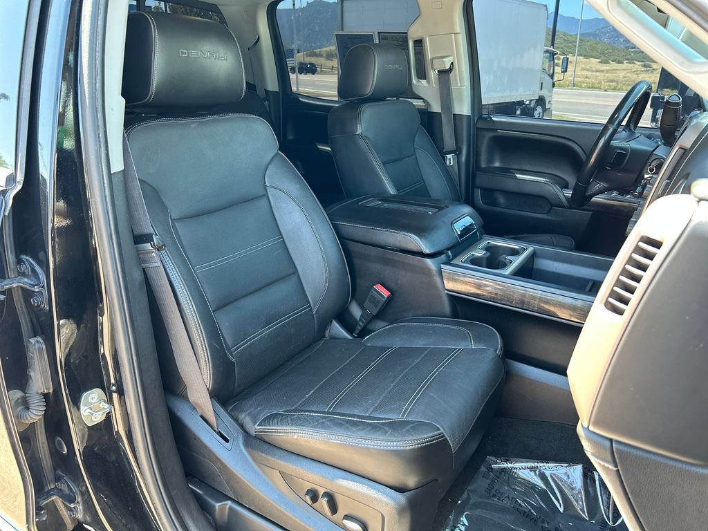 Used 2016 GMC Sierra 2500 Denali w/ Duramax Plus Package AWD/4WD image 17
