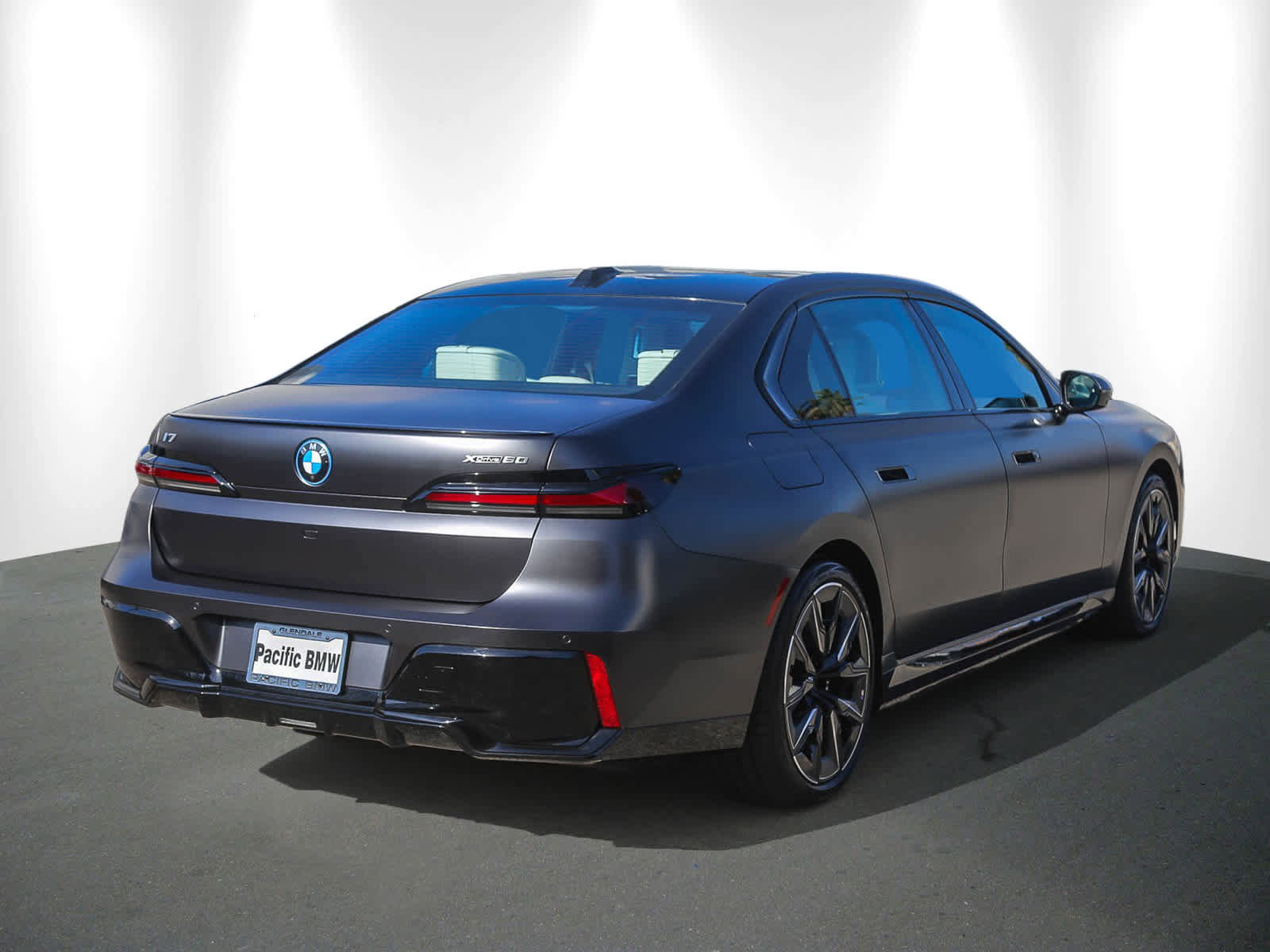 Used 2025 BMW i7 xDrive60 w/ Premium Package image 6