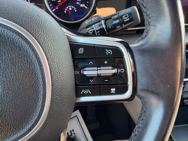 Used 2022 Kia Carnival EX FWD image 23