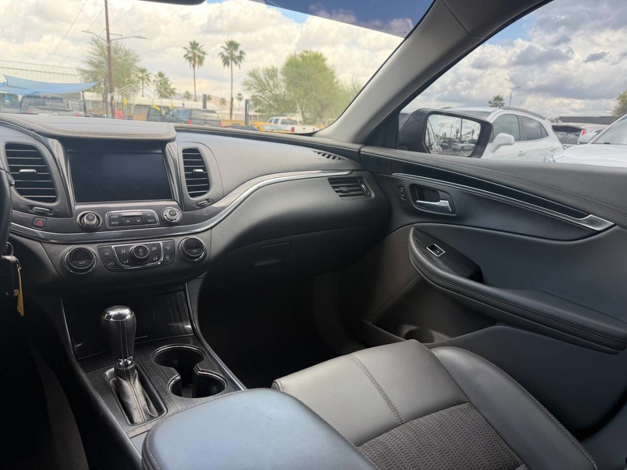 Used 2017 Chevrolet Impala LT w/ Convenience Package image 23