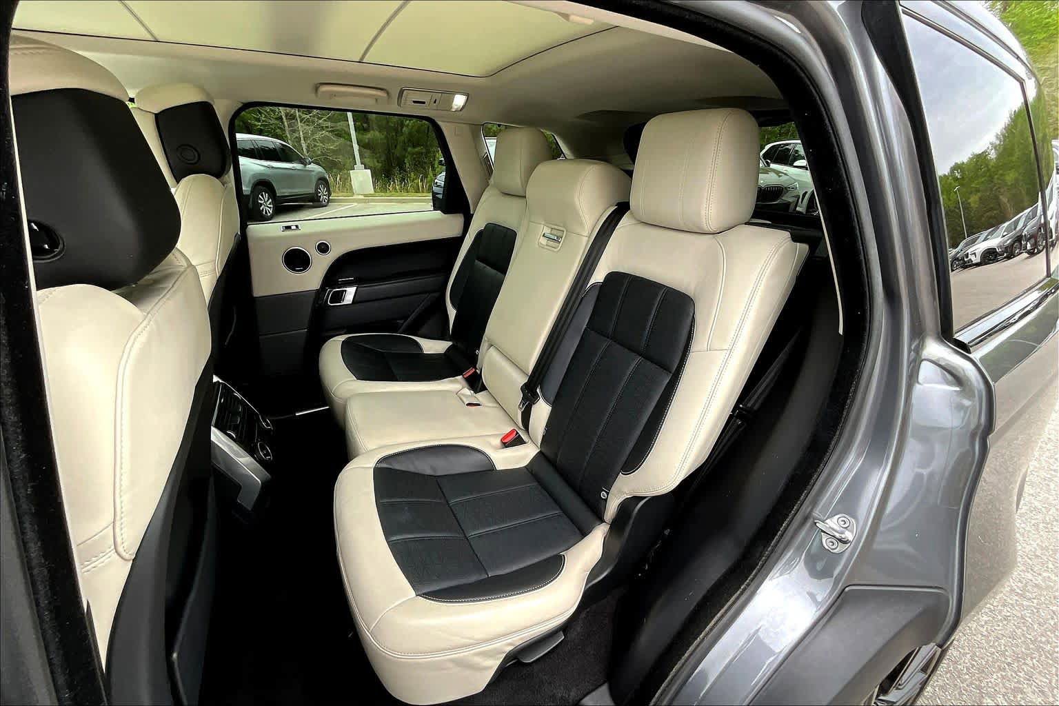 Used 2018 Land Rover Range Rover Sport HSE Dynamic image 21