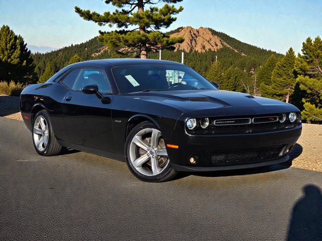 Used 2017 Dodge Challenger R/T image 2