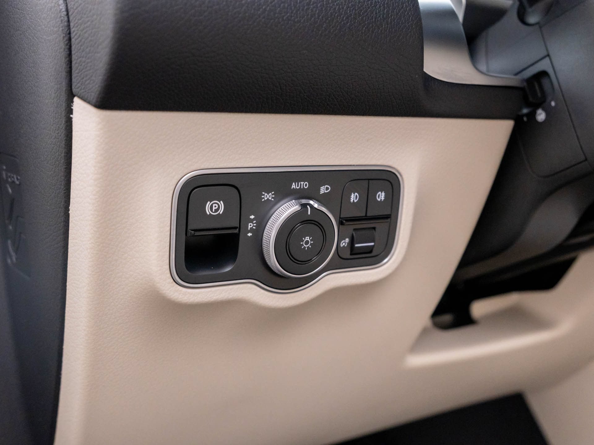 New 2026 Mercedes-Benz GLB 250 4MATIC image 21