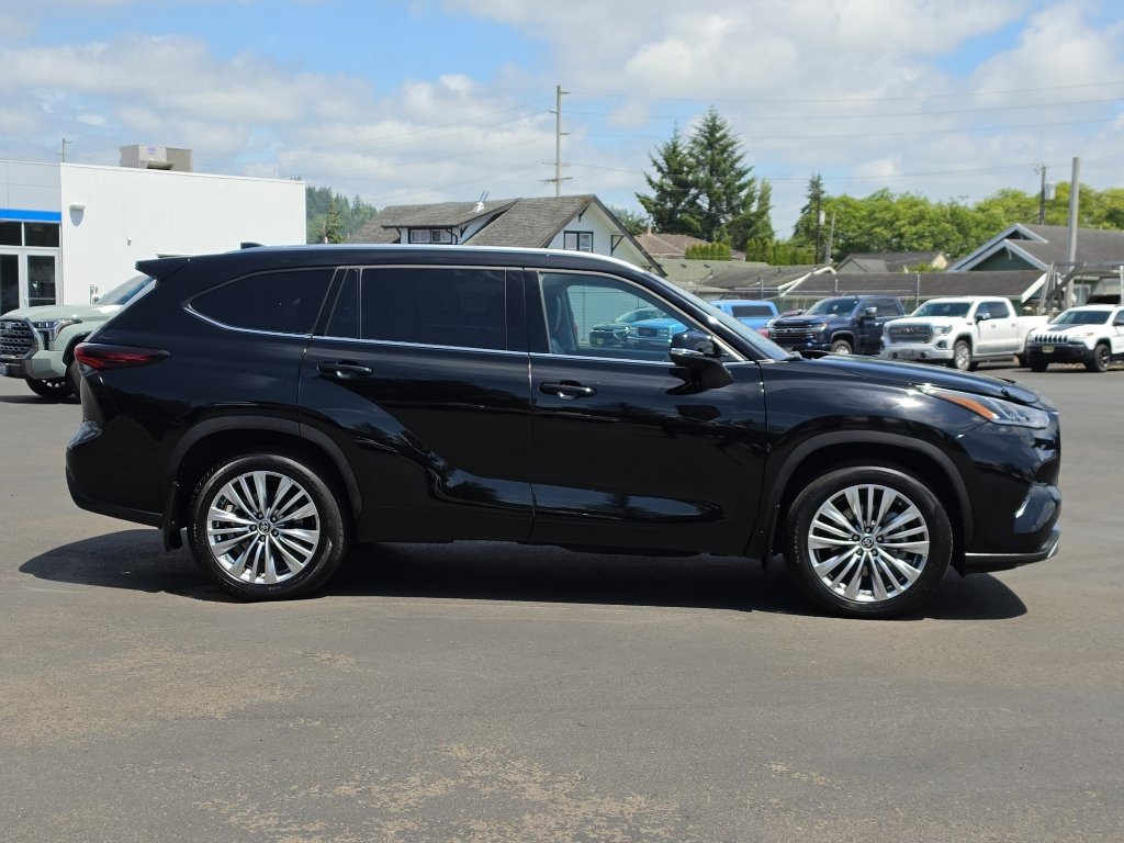 Certified 2024 Toyota Highlander Platinum AWD/4WD image 7