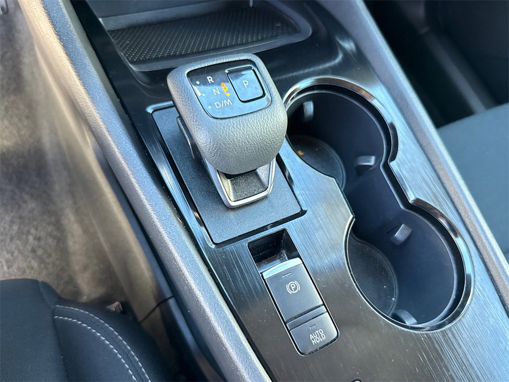 Used 2024 Nissan Rogue S image 21