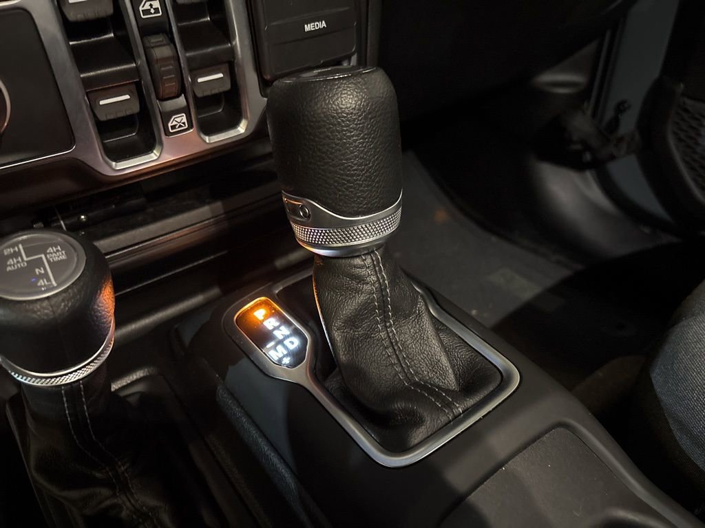 Used 2025 Jeep Wrangler Unlimited Sahara image 33