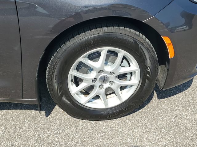 Used 2022 Chrysler Pacifica Touring-L FWD image 6