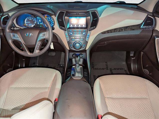 Used 2017 Hyundai Santa Fe SE image 16