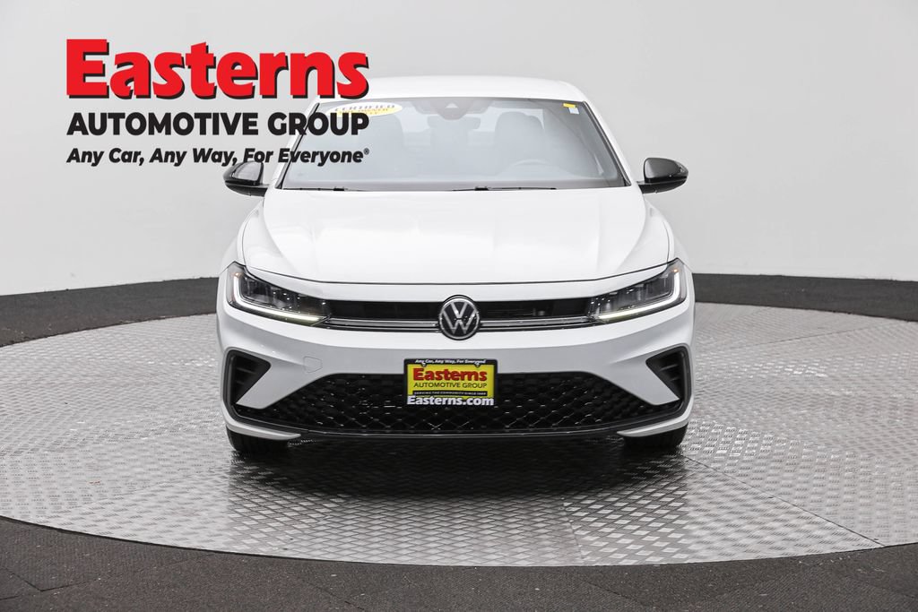 Used 2025 Volkswagen Jetta Sport FWD image 3