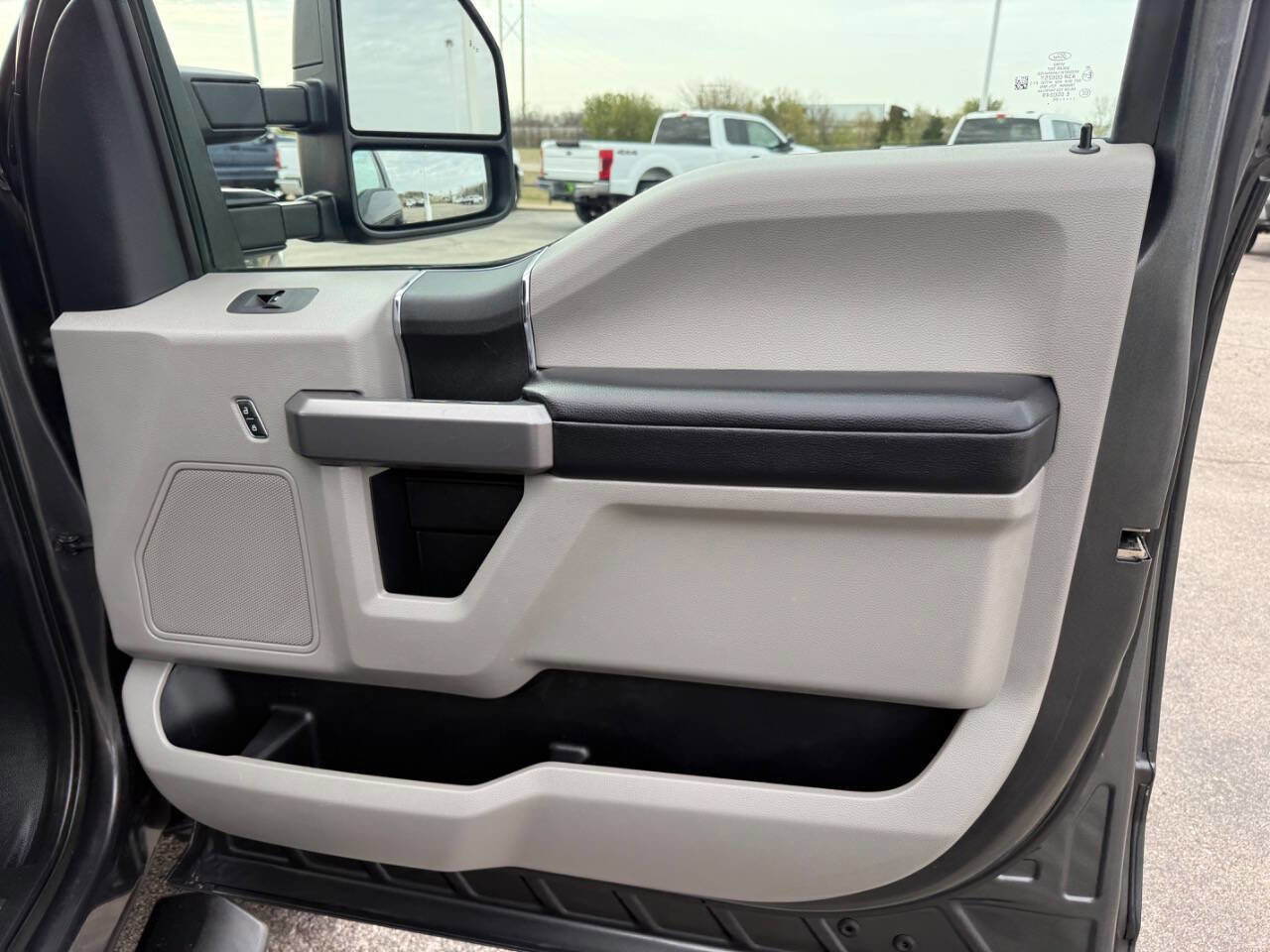 Used 2020 Ford F250 XLT w/ XLT Value Package image 39