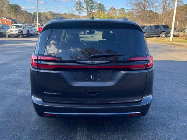Used 2022 Chrysler Pacifica Touring-L FWD image 6