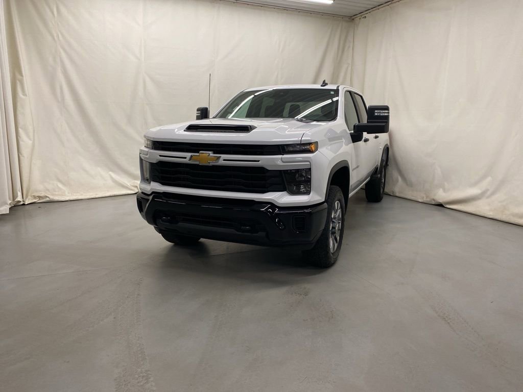 Used 2024 Chevrolet Silverado 2500 Custom w/ Custom Value Package image 2
