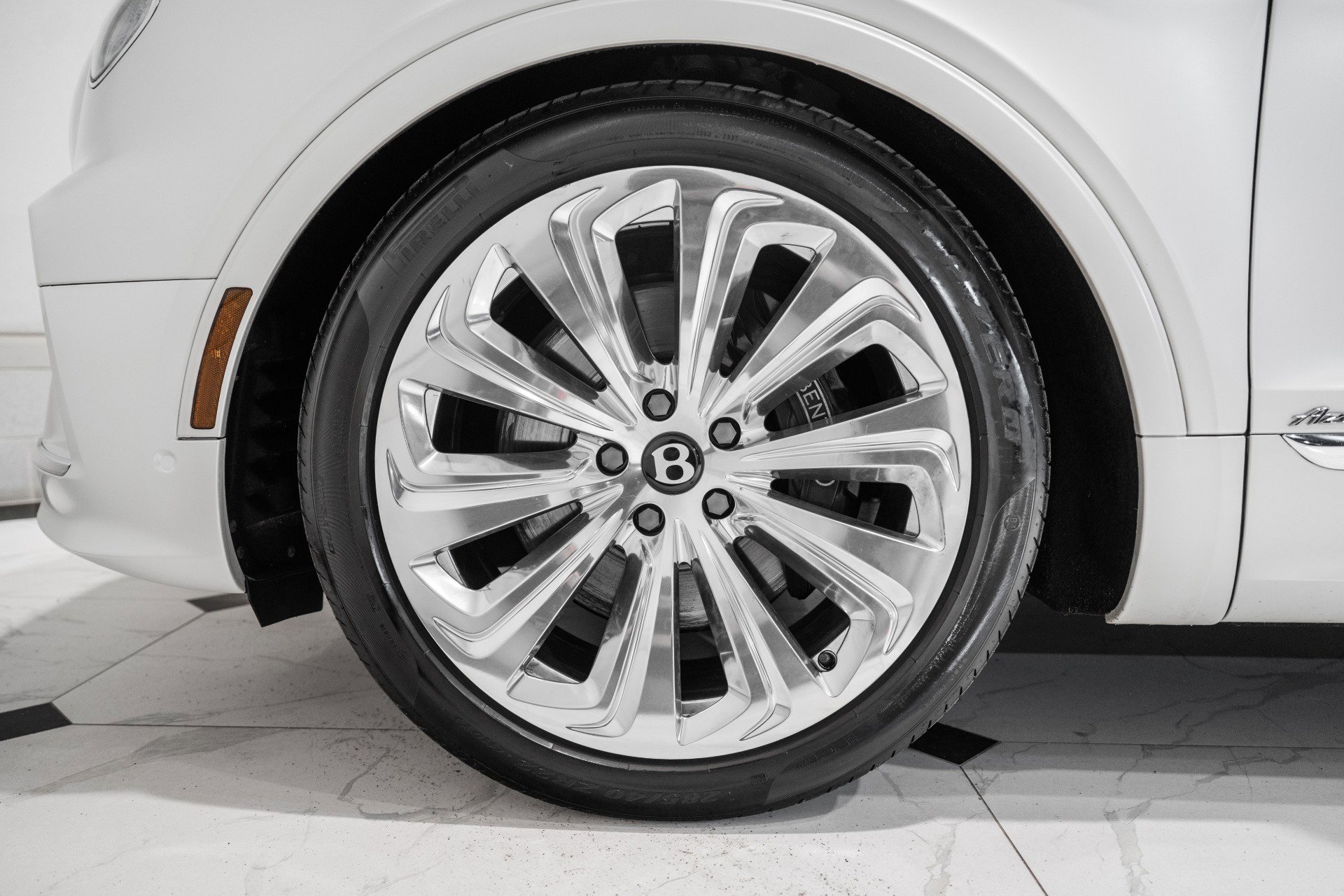 Used 2023 Bentley Bentayga image 6