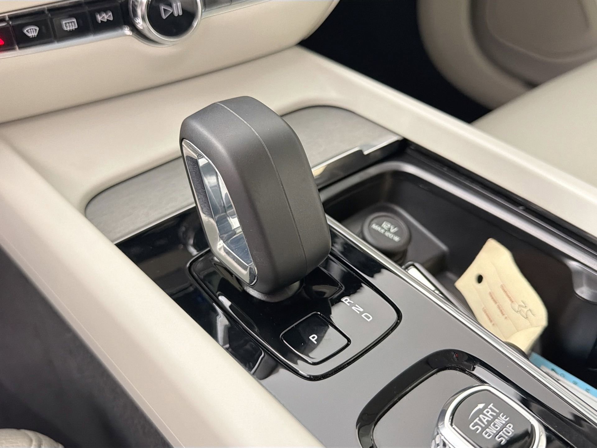 Certified 2024 Volvo S60 B5 Ultimate w/ Climate Package image 17