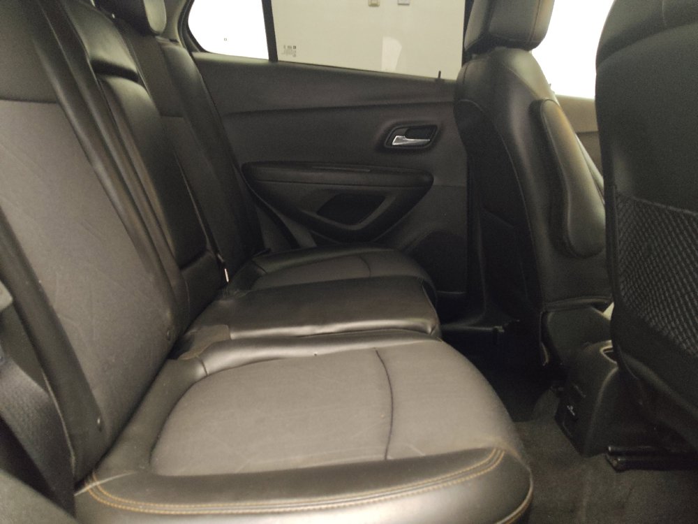 Used 2017 Chevrolet Trax LT w/ Sun & Sound Package AWD/4WD image 19