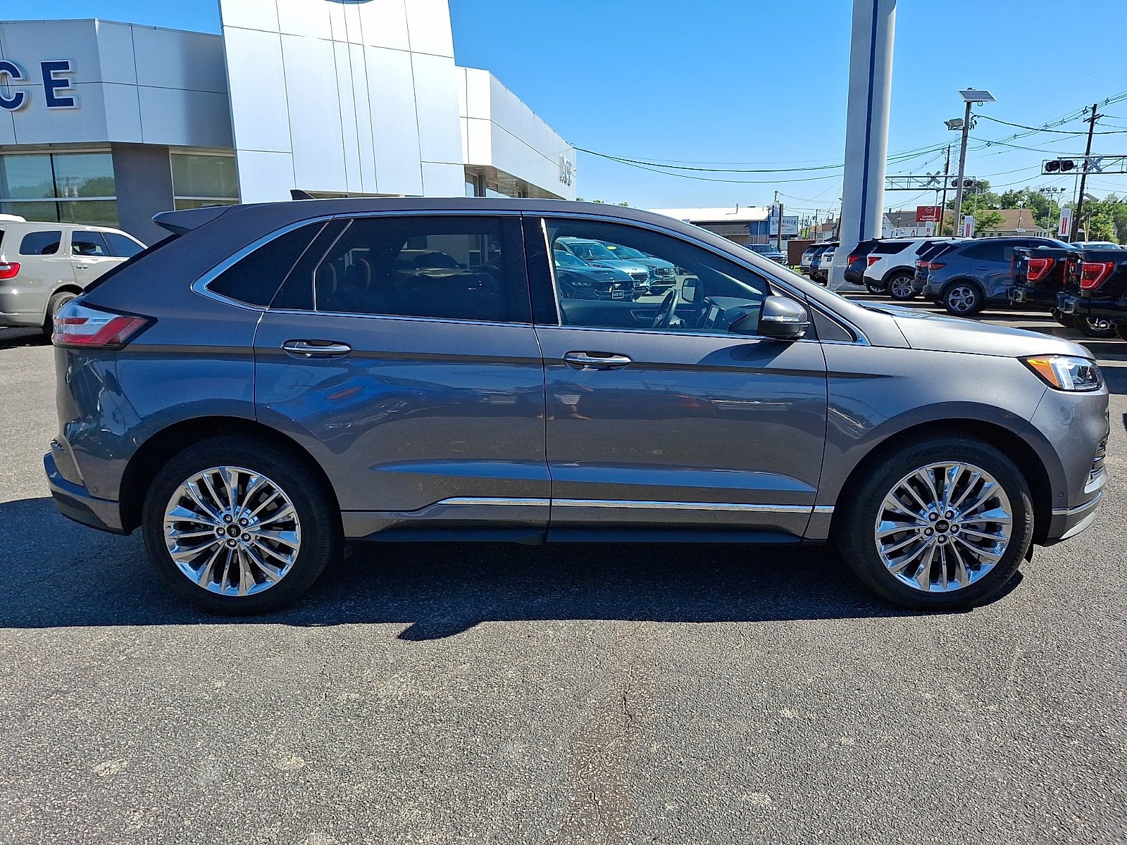 Used 2024 Ford Edge Titanium w/ Titanium Elite Package AWD/4WD image 4
