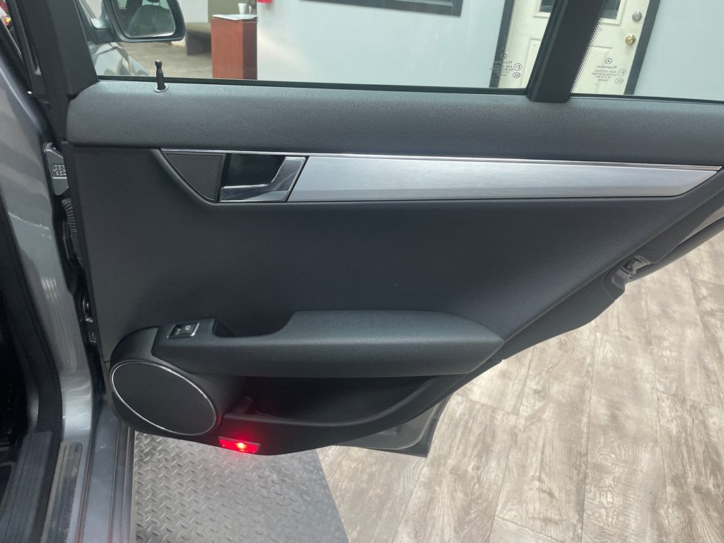 Used 2008 Mercedes-Benz C 300 Sedan image 30