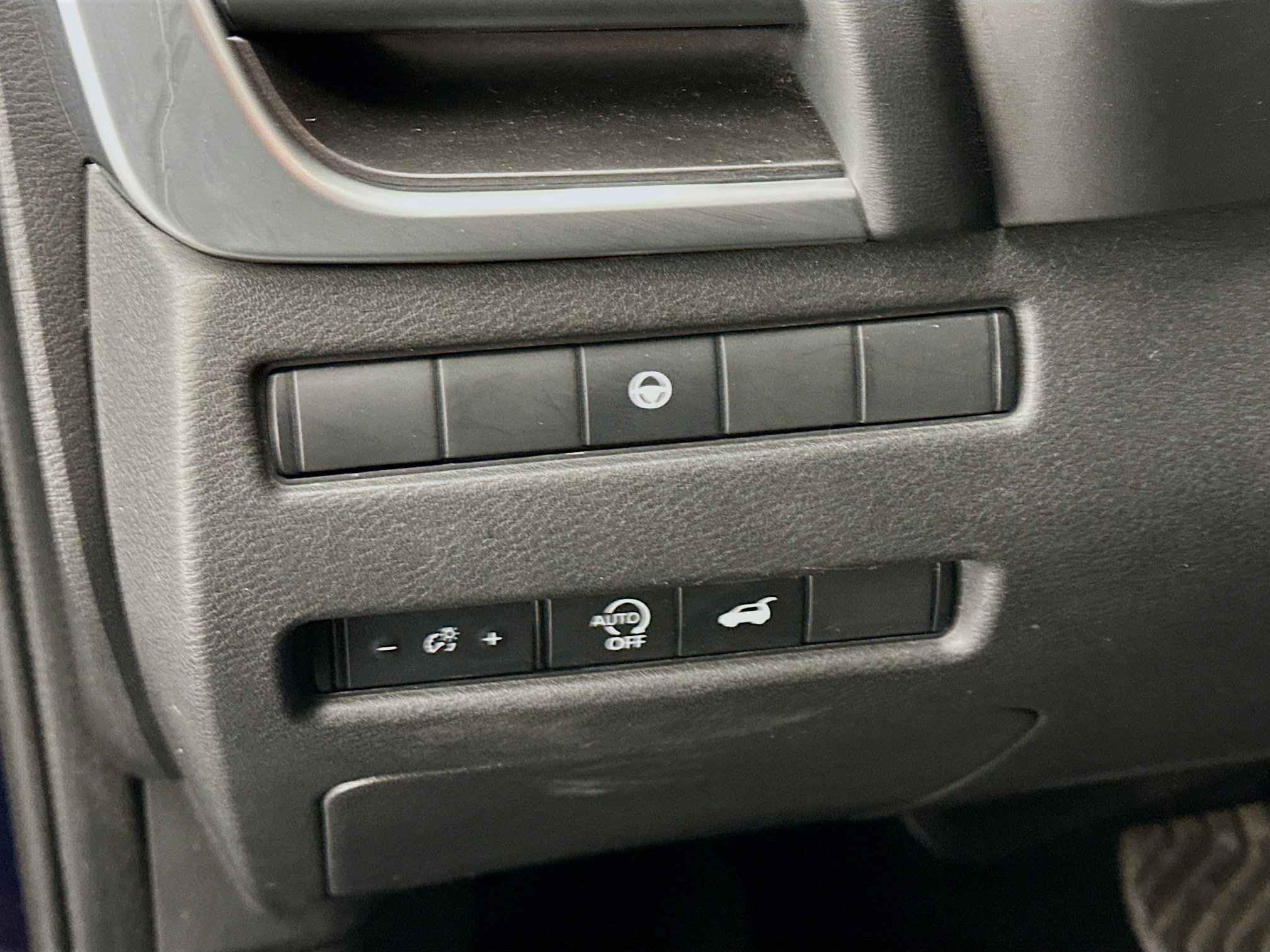Used 2025 Nissan Rogue SV AWD/4WD image 17