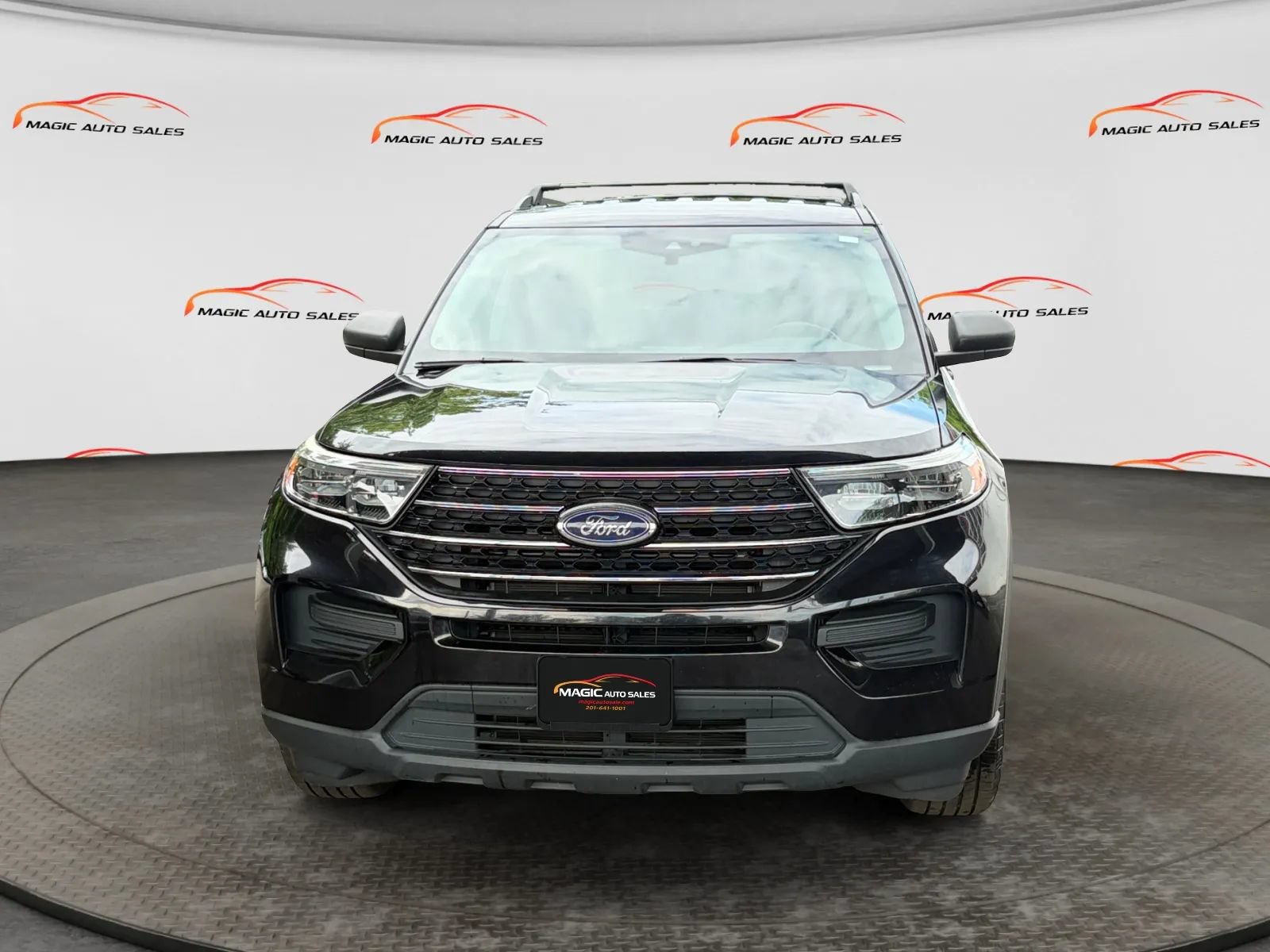 Used 2021 Ford Explorer XLT AWD/4WD image 3