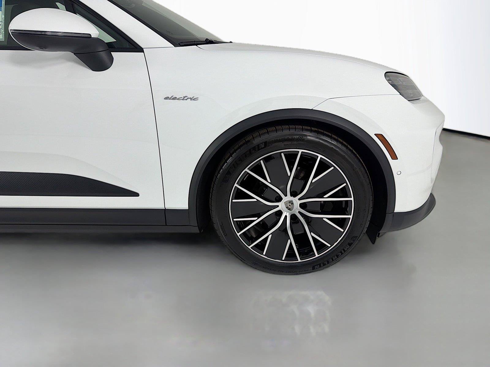 Certified 2026 Porsche Macan Electric RWD image 28