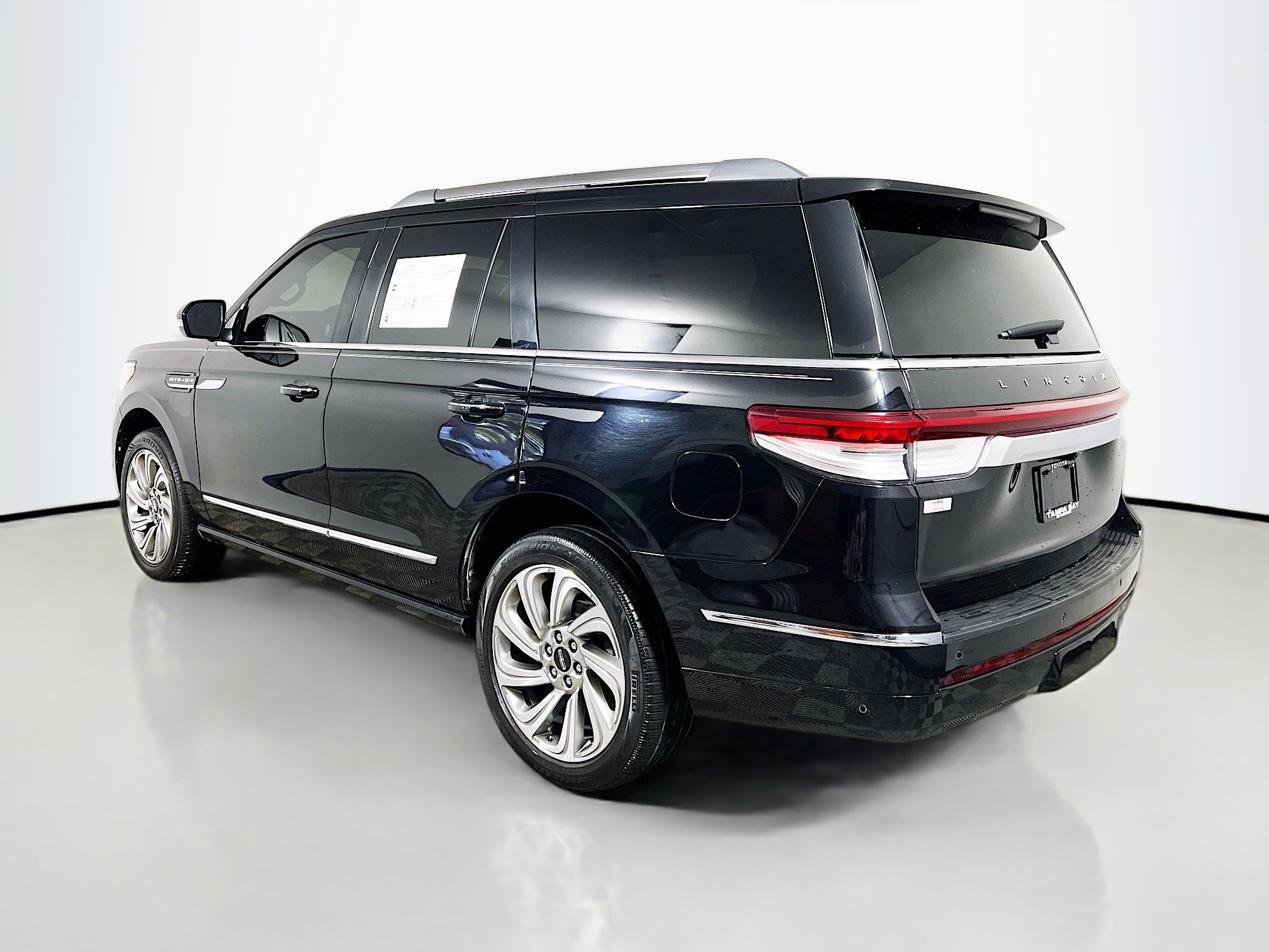 Used 2022 Lincoln Navigator Reserve image 8