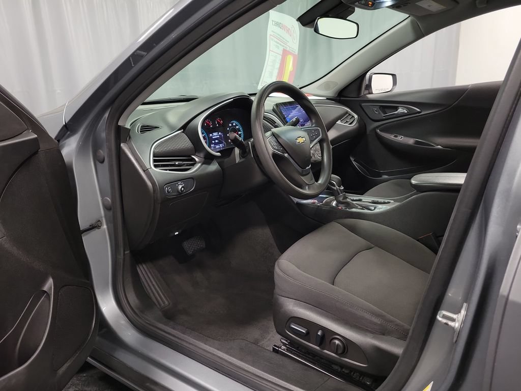 Used 2024 Chevrolet Malibu LT FWD image 12