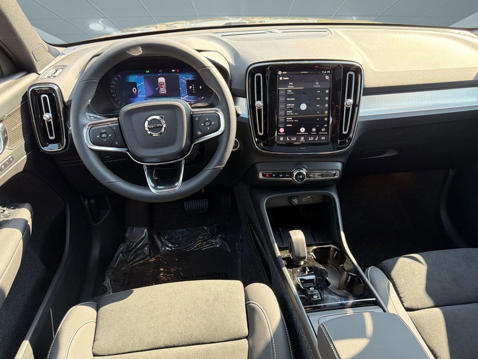 New 2026 Volvo XC40 B5 Ultra w/ Protection Package Premier image 28