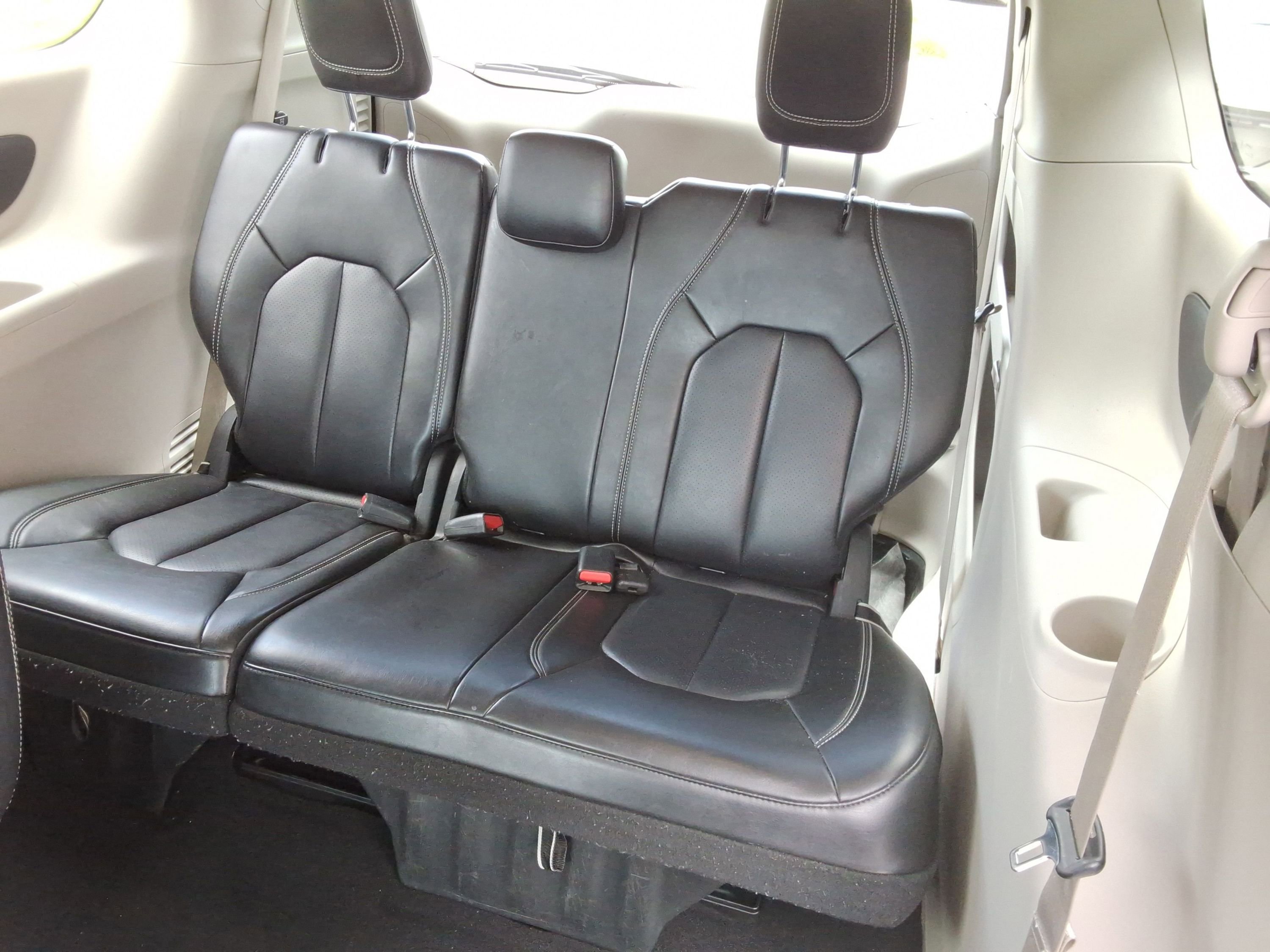Used 2023 Chrysler Pacifica Touring-L FWD image 33