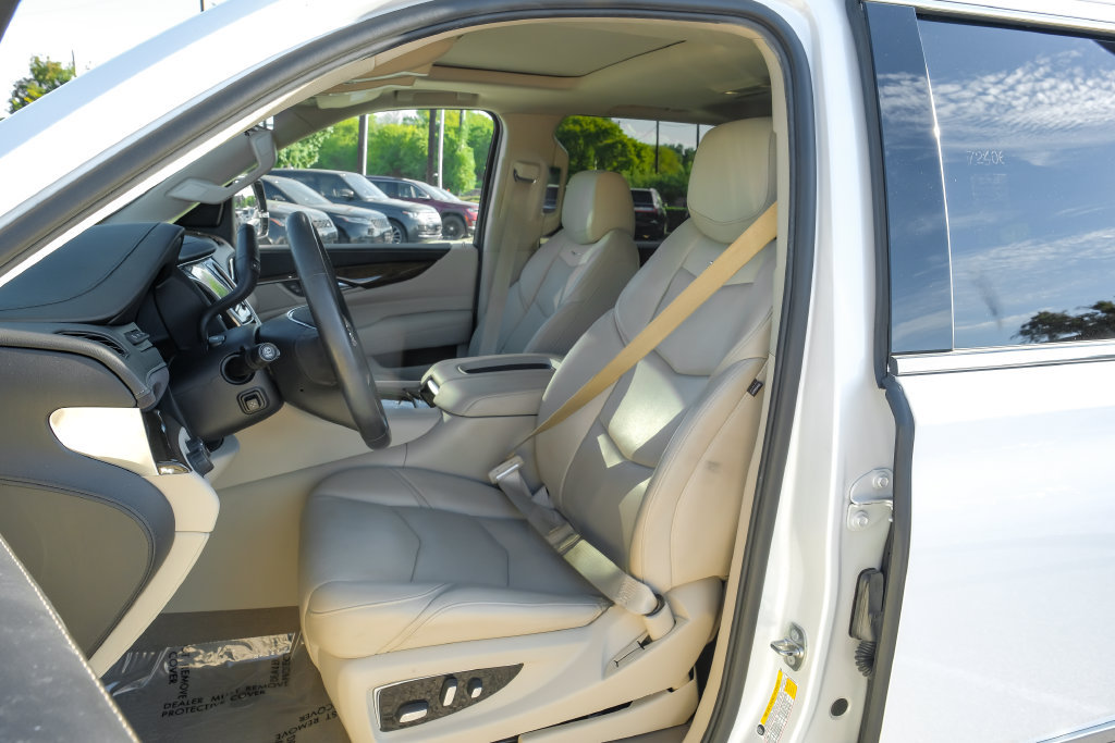 Used 2018 Cadillac Escalade Luxury AWD/4WD image 31