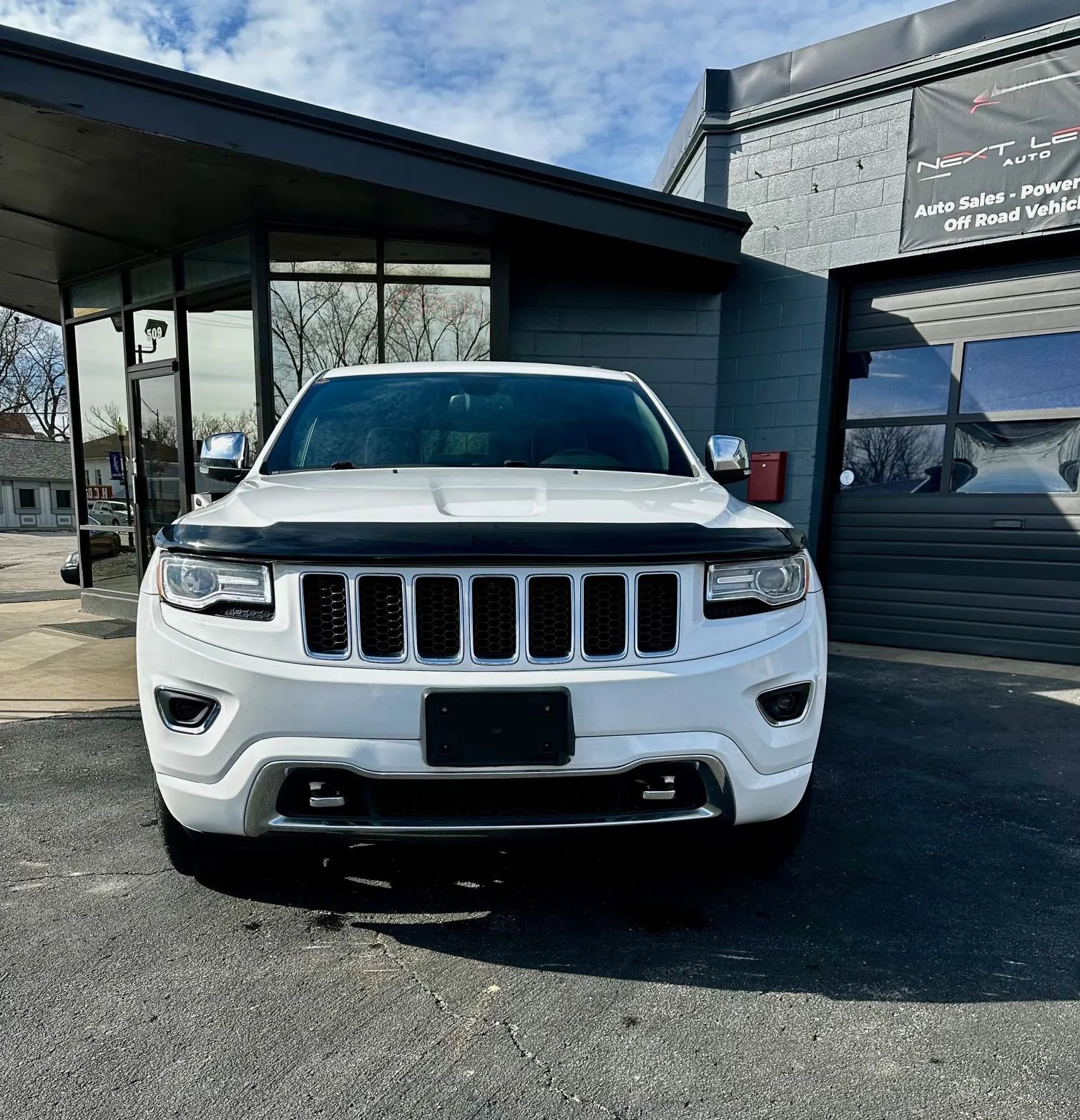 Used 2015 Jeep Grand Cherokee Overland image 2