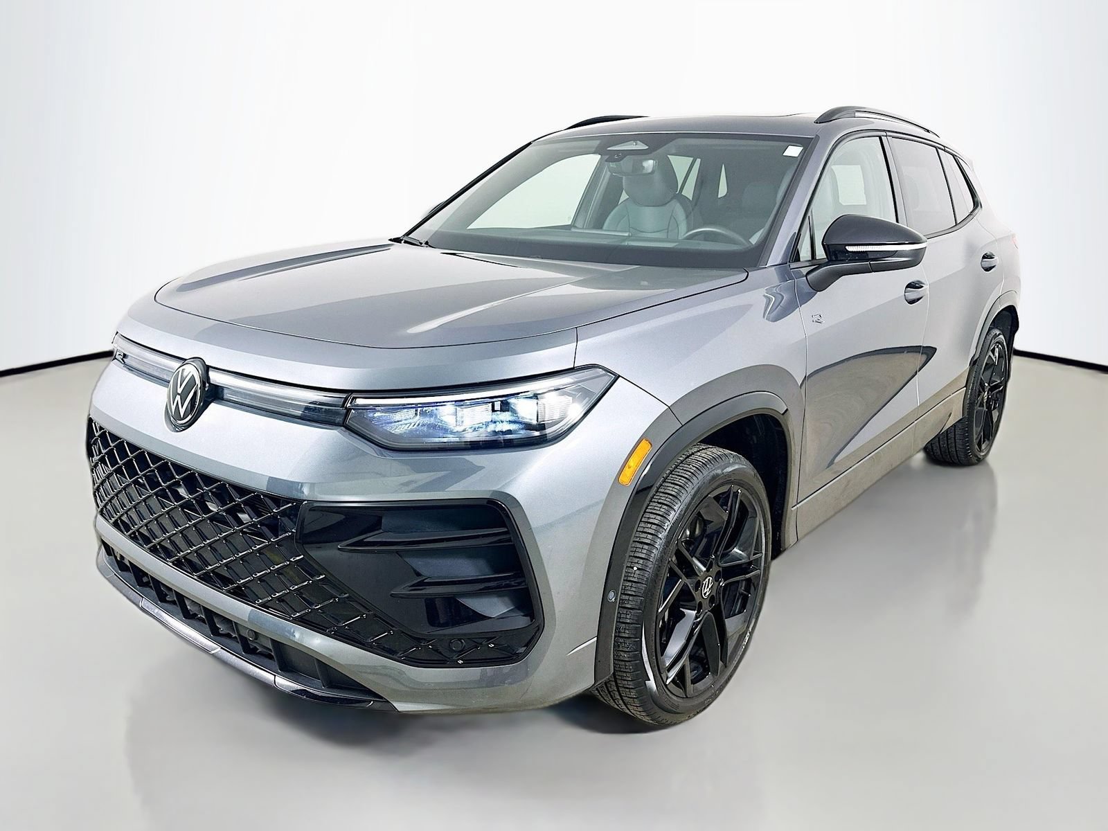 Certified 2025 Volkswagen Tiguan SE R-Line AWD/4WD video 1