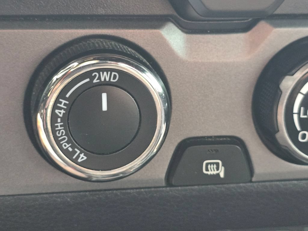 Used 2018 Toyota Tacoma TRD Off-Road AWD/4WD image 33
