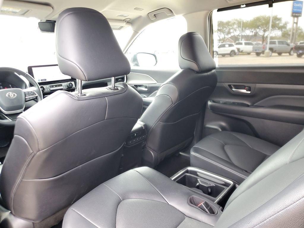 Used 2025 Toyota Grand Highlander FWD image 11