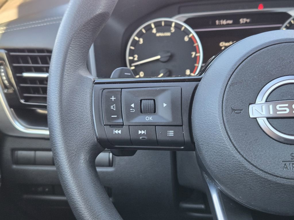 Used 2022 Nissan Rogue SV image 25