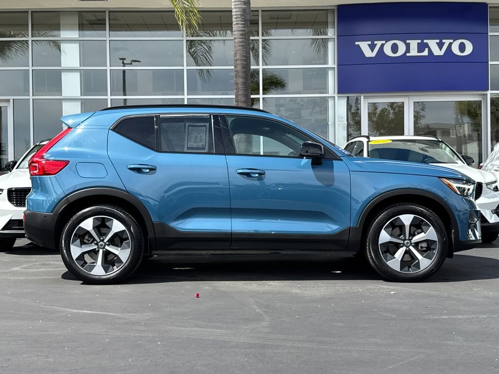 Certified 2025 Volvo XC40 B5 Plus image 6