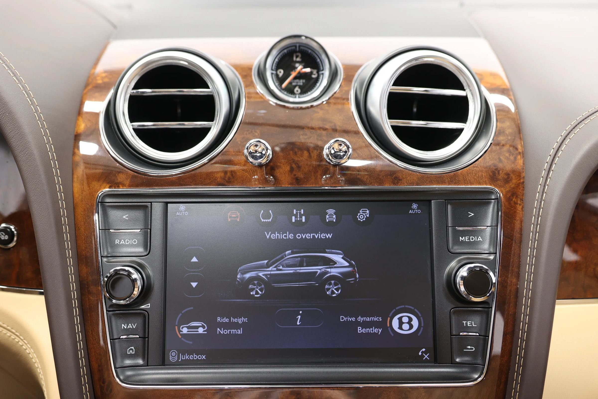 Used 2018 Bentley Bentayga AWD/4WD image 35