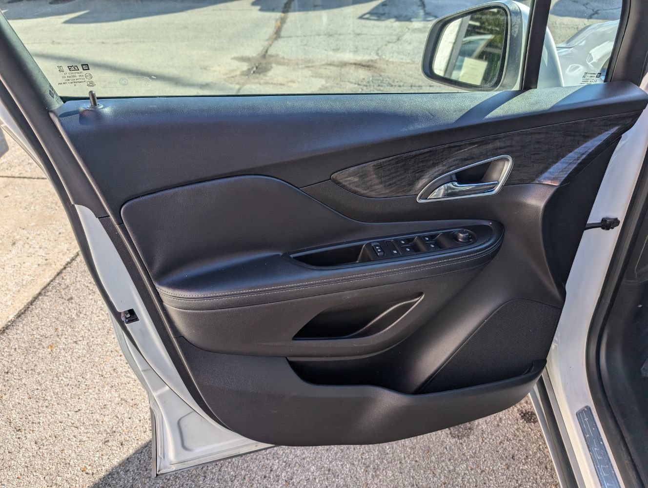 Used 2016 Buick Encore Convenience FWD image 11